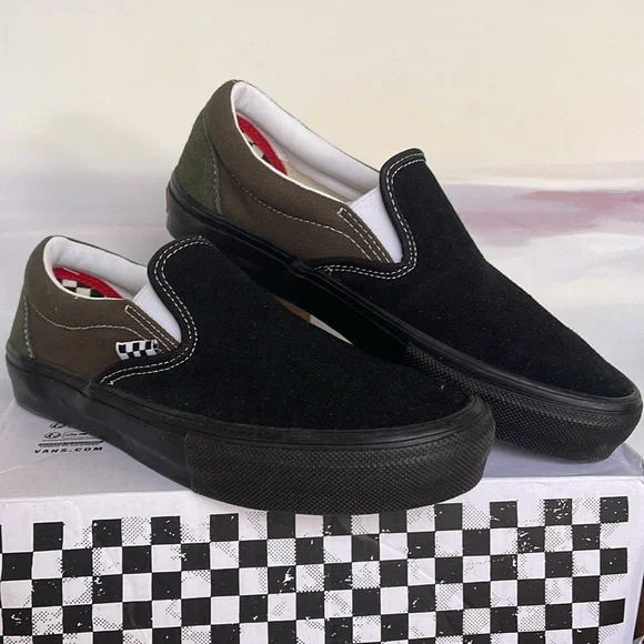 Vans Men’s Skate Slip-On Black/Grape Leaf
VN0A5FCAKE9
Sneakers - Picture 6 of 16